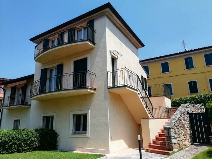 Appartamento trilocale in vendita in Via per Albisano, Centro, Torri del Benaco