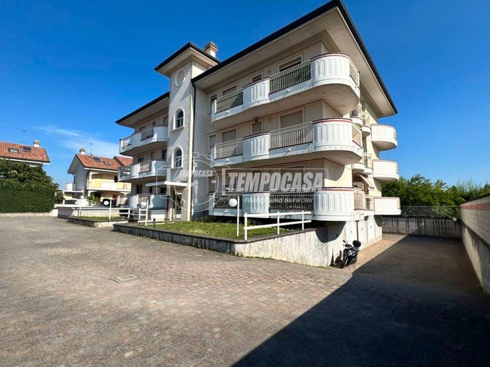 Appartamento trilocale in vendita in Via Monte Bianco, Centro, Ossona