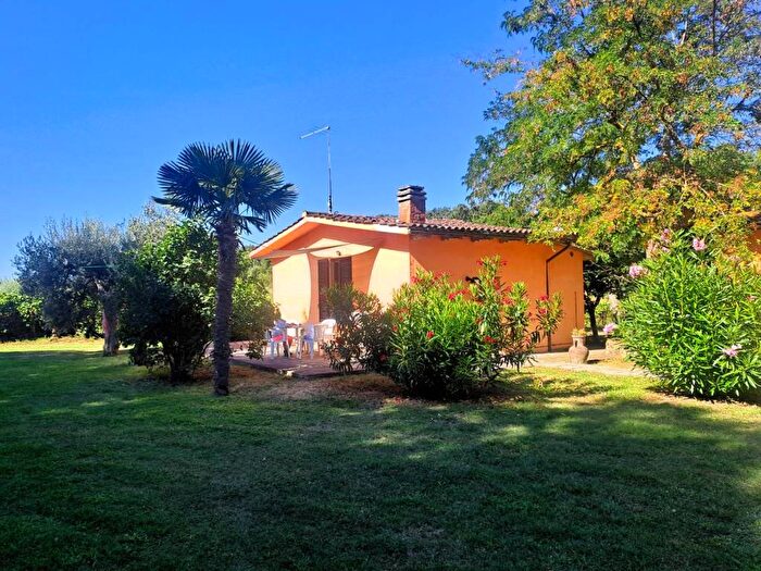 Casa bilocale in vendita in Tuoro sul Trasimeno