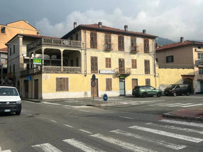 Casa con 6 locali in vendita in Via Aosta, Centro, Borgofranco d'Ivrea