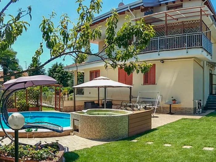 Casa con 6 locali in vendita in Via Domenico da Inveruno, Dairago