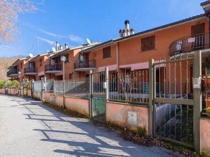 Appartamento trilocale in vendita in Via Degli Alpini, Centro, Carsoli