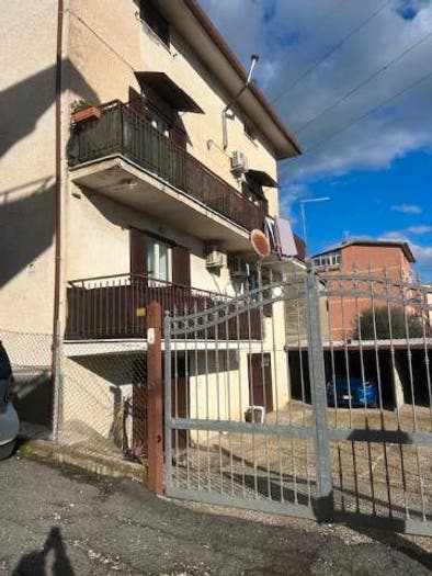 Appartamento trilocale in vendita in Via Provinciale Capena Bivio, Bivio Di Capanelle, Capena