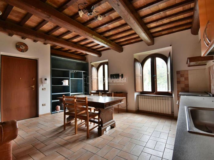 Appartamento con 5 locali in vendita in Via Concie, Centro, Caldarola