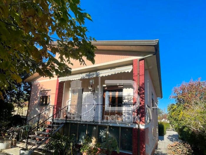 Casa con 6 locali in vendita in Via dei Mignani, Ronchi Poveromo, Massa