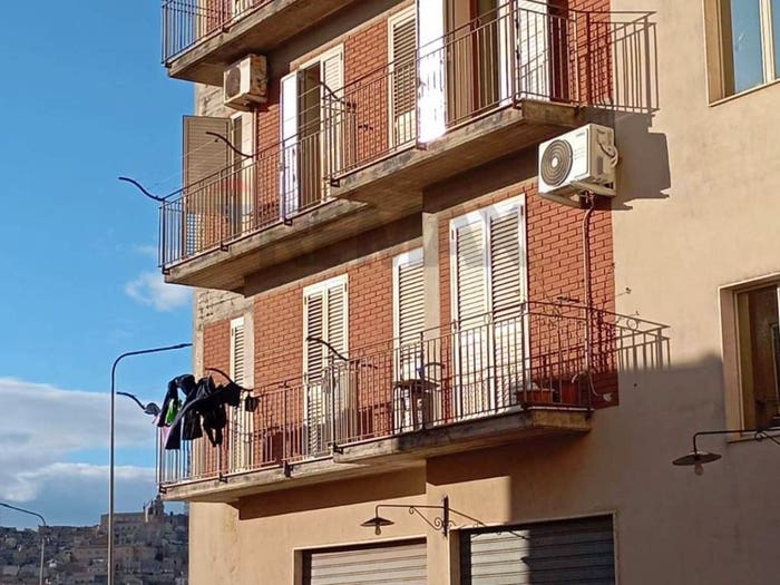 Appartamento quadrilocale in vendita in Via Cristoforo Colombo, Centro, Caltagirone