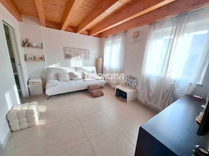 Casa quadrilocale in vendita in Via Giuseppe Mazzini, Beregazzo, Beregazzo con Figliaro