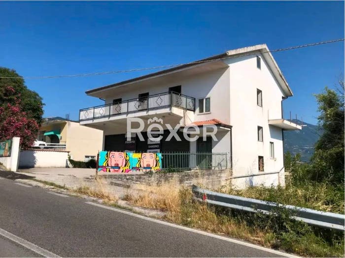 Appartamento con 6 locali in vendita in Via Ausiana, Centro, Oliveto Citra