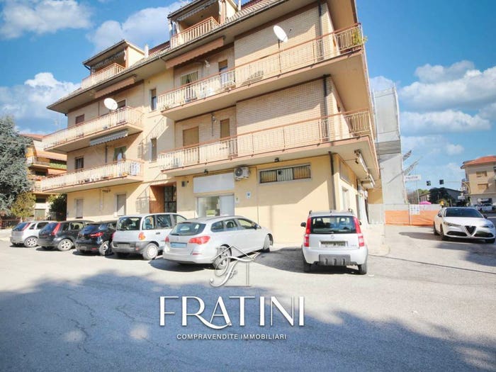 Appartamento con 6 locali in vendita in Via Crispi, Piattoni Villa Sant'Antonio, Castel di Lama