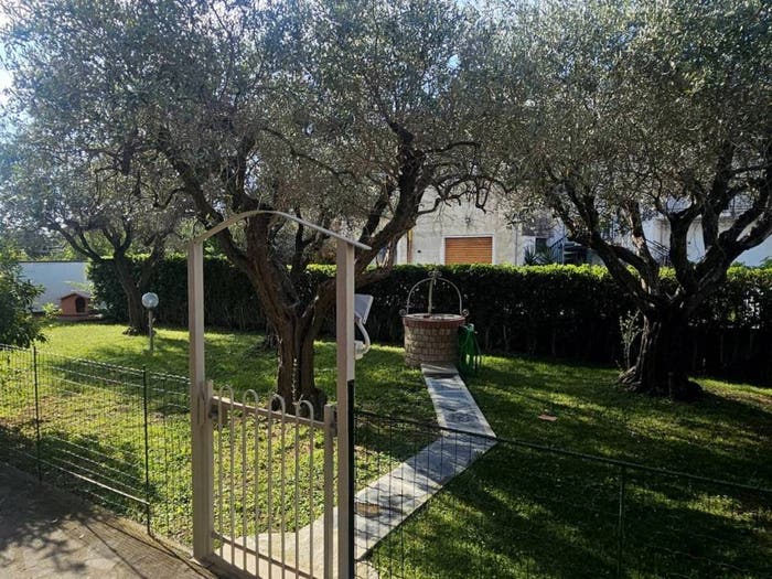 Casa con 6 locali in vendita in Casano Dogana Isola, Luni