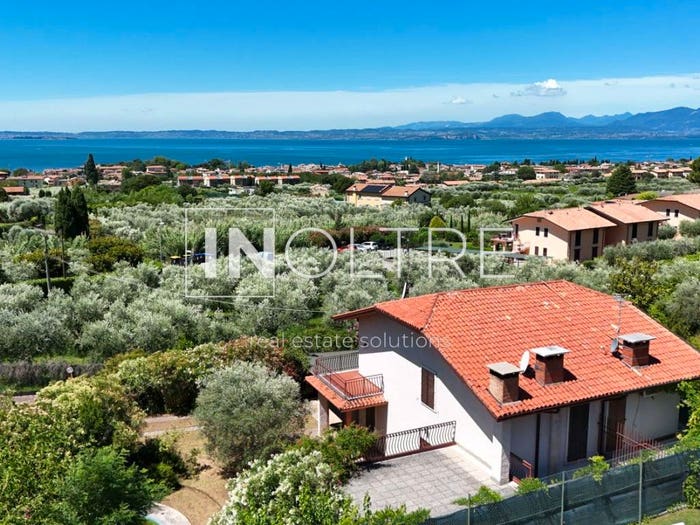 Casa quadrilocale in vendita in Strada delle Giare, Centro, Bardolino