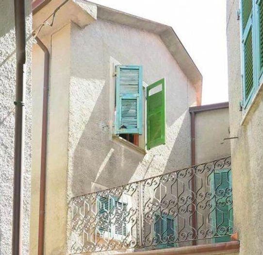 Casa con 5 locali in vendita in Località Camporella, Tresana