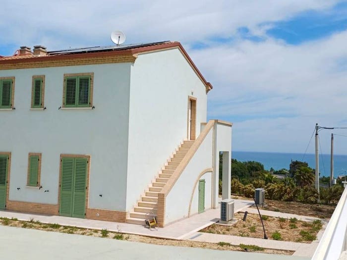 Casa con 6 locali in vendita in Tre Camini, Campofilone