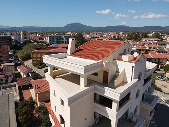 Casa con 6 locali in vendita in Via Cimabue, Santa Maria, Olbia