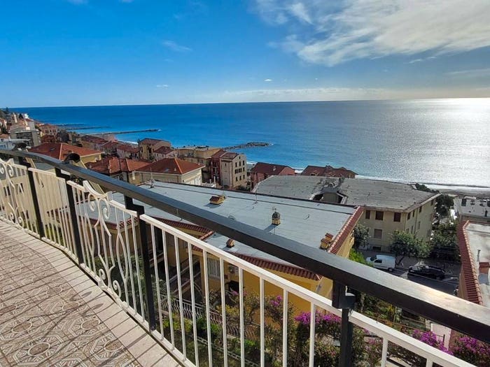 Casa trilocale in vendita in Via degli Ulivi, Ospedaletti