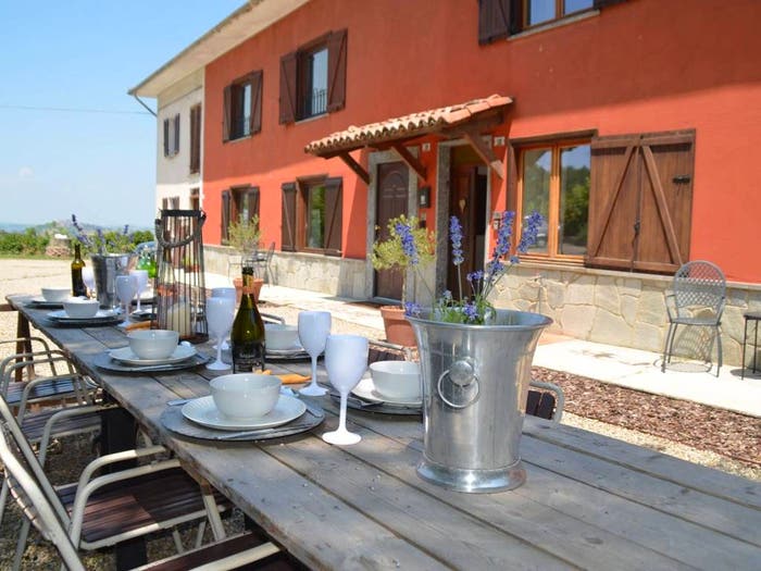 Casa con 6 locali in vendita in Frazione Bruciati, Calamandrana