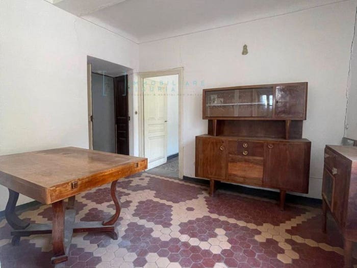 Casa con 6 locali in vendita in Via Lorenzo Lucifredi, Centro, Borghetto d'Arroscia
