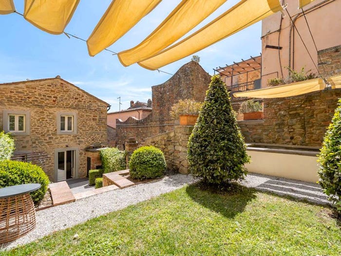 Appartamento con 6 locali in vendita in Via Santa Margherita, Centro, Cortona