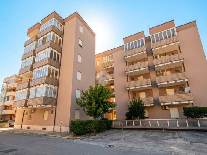 Appartamento trilocale in vendita in Viale Giacomo Puccini, Lido Adriano Lido di Dante, Ravenna