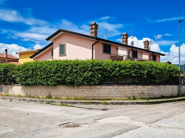 Casa quadrilocale in vendita in Via dei Platani, Oricola