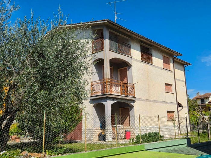 Appartamento con 6 locali in vendita in Largo Giardino, Penna in Teverina