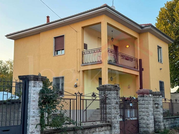 Casa con 5 locali in vendita in Via A Manzoni, Centro, Ossona