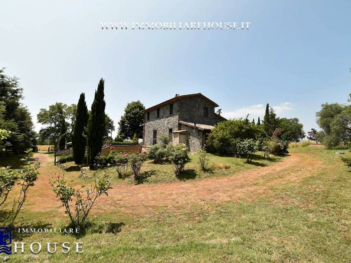 Casa con 6 locali in vendita in Località Piantata, Bolsena