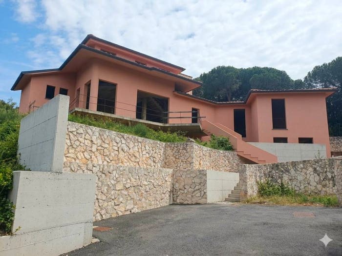 Casa quadrilocale in vendita in Montenero Basso Montenero Alto, Livorno