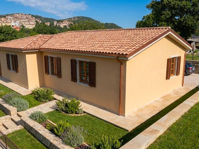 Casa quadrilocale in vendita in Via Cornette, Bassiano