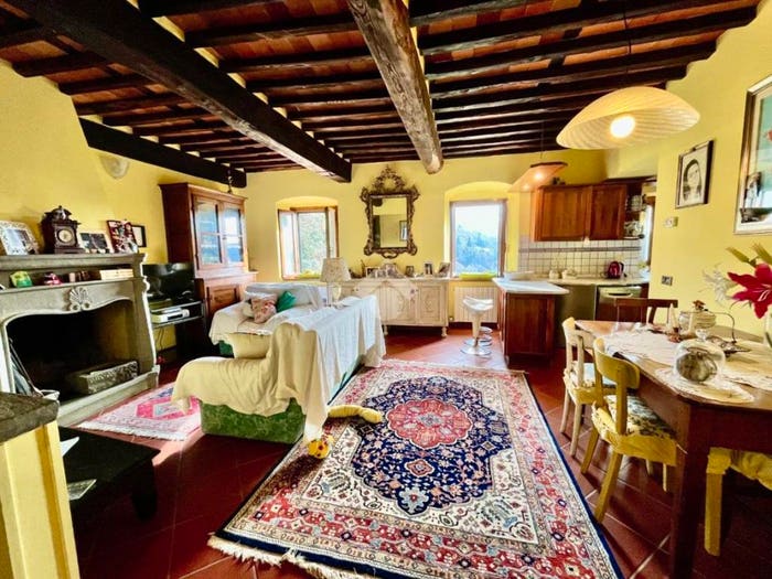 Casa con 5 locali in vendita in Via Agosto, Castelli Pescia Nord, Pescia