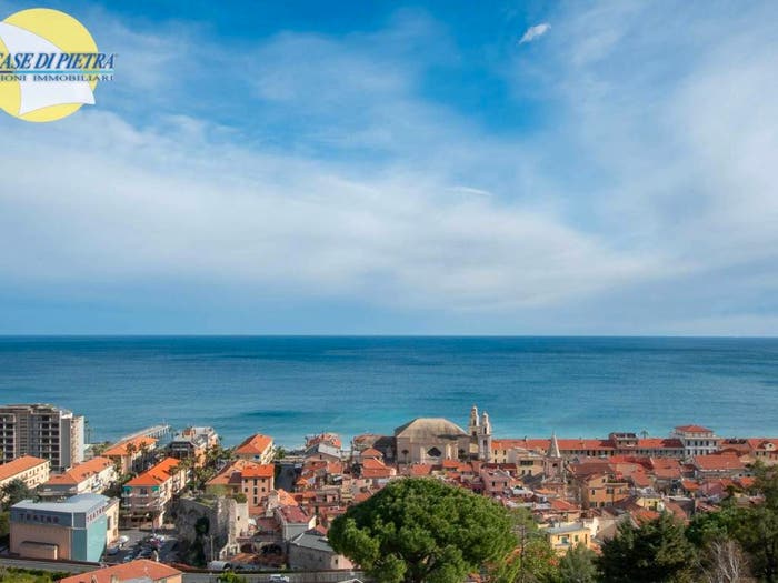 Appartamento trilocale in vendita in via Cornice, Centro, Pietra Ligure