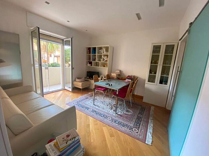 Appartamento trilocale in vendita in Via Enzo Verrando, Centro, Bordighera