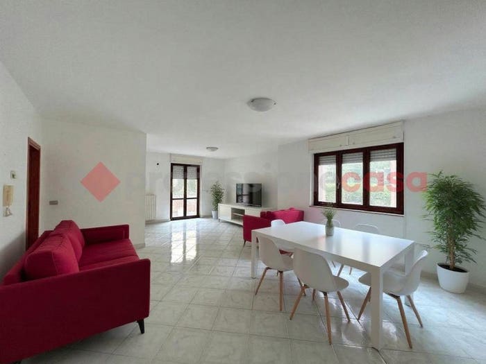 Appartamento quadrilocale in vendita in via de viti de marco, Centro, Poggiardo