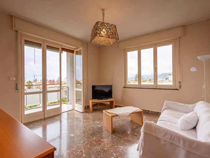 Appartamento bilocale in vendita in Via Camillo Benso di Cavour, Centro, Bordighera
