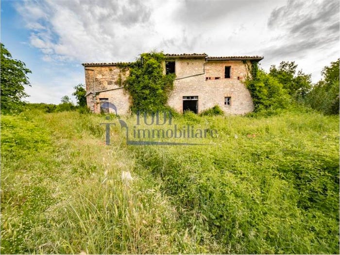 Casa con 6 locali in vendita in Viale Roma Massa Martana, Centro, Massa Martana