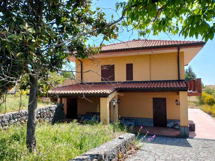 Casa con 6 locali in vendita in Pedara