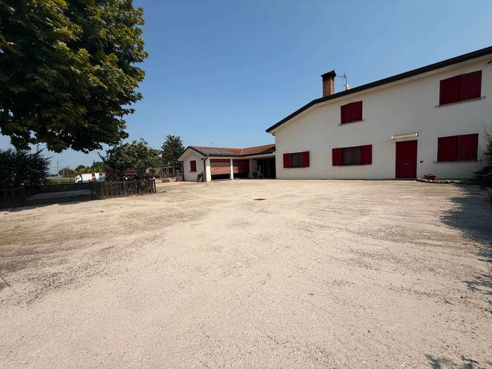 Casa con 6 locali in vendita in Via Nazionale, Centro, Solesino