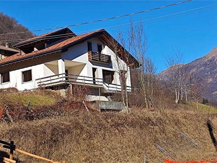 Casa con 6 locali in vendita in Via Don Giovanni Ticozzi, Pasturo