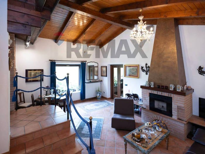Casa con 6 locali in vendita in via rolfi, Santa Vittoria d'Alba