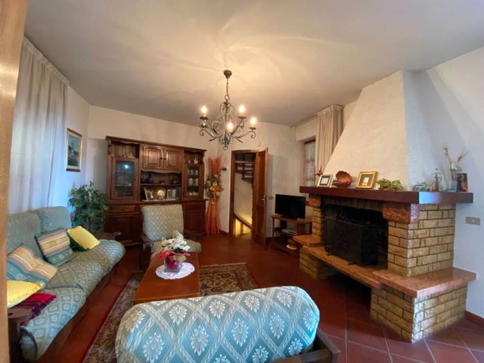 Casa con 5 locali in vendita in Via Leonardo da Vinci, Centro, Carmignano
