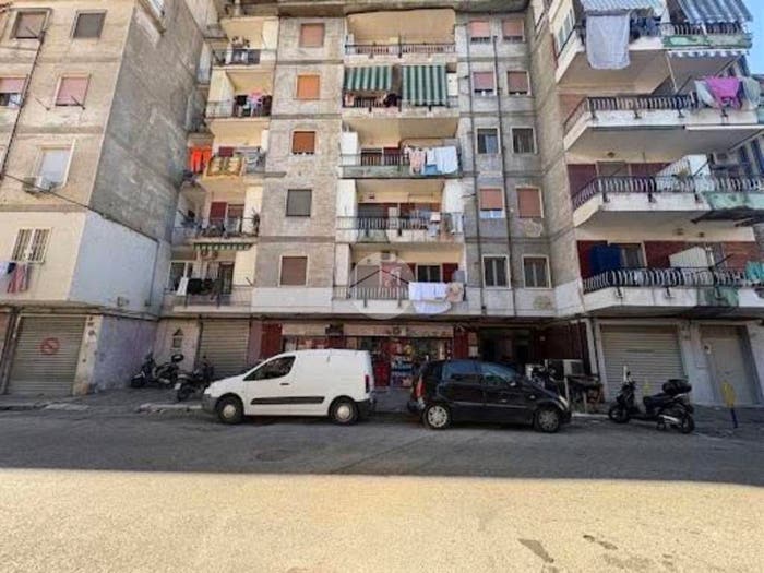 Appartamento trilocale in vendita in Via Generale D'Ambrosio, Capodichino, Napoli