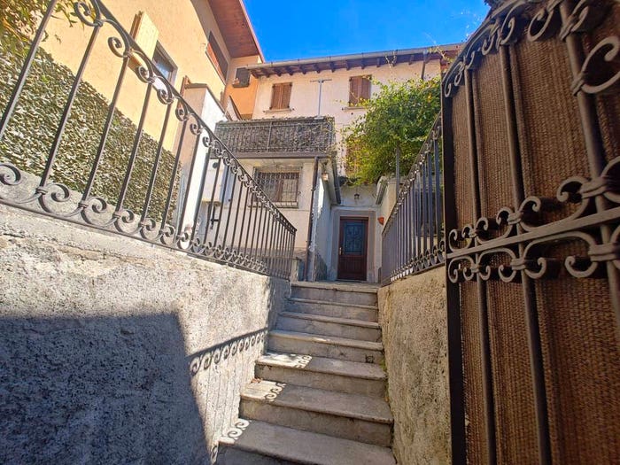 Casa quadrilocale in vendita in Via Roma, Centro, Blessagno