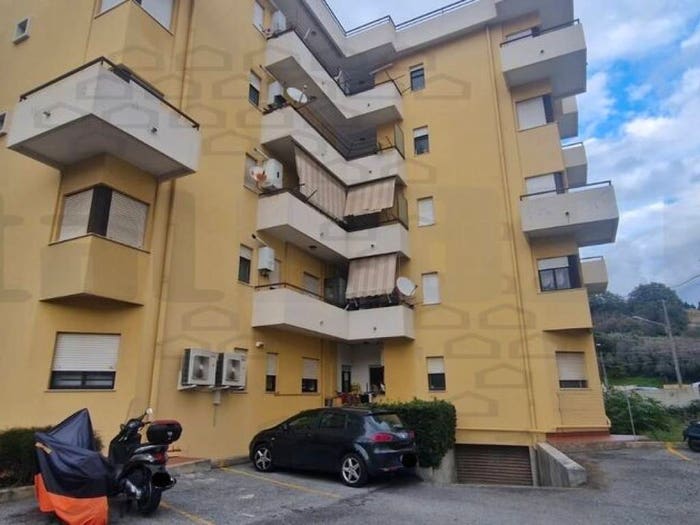 Appartamento quadrilocale in vendita in VIA FOSSE ARDEATINE, Centro, Barcellona Pozzo di Gotto
