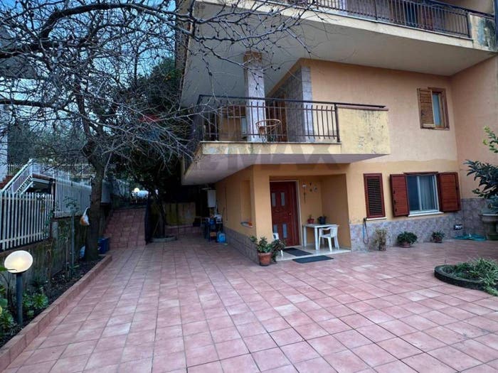 Casa con 6 locali in vendita in via pascaletti, Tivolille Pasquali Merenzata, Mendicino