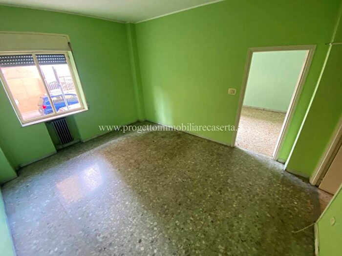Appartamento trilocale in vendita in Via Giulio Antonio Acquaviva, Lincoln, Caserta