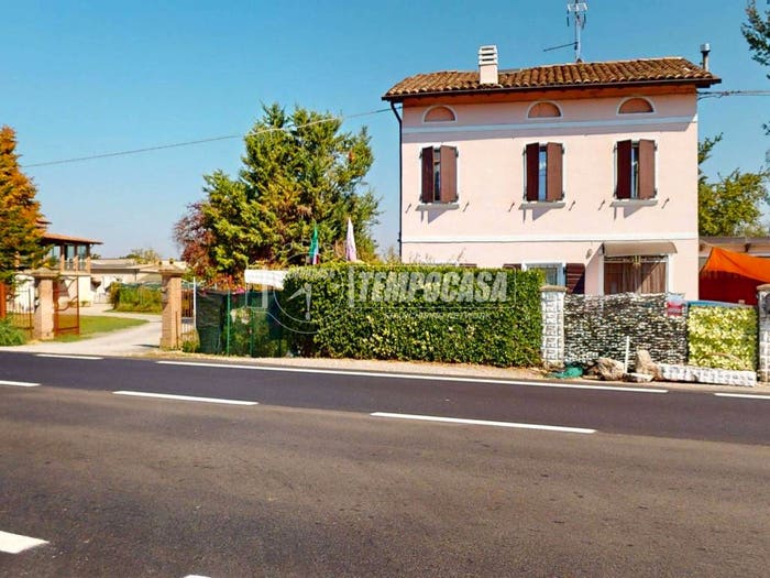 Casa quadrilocale in vendita in Via Vettigano, Centro, Campagnola Emilia