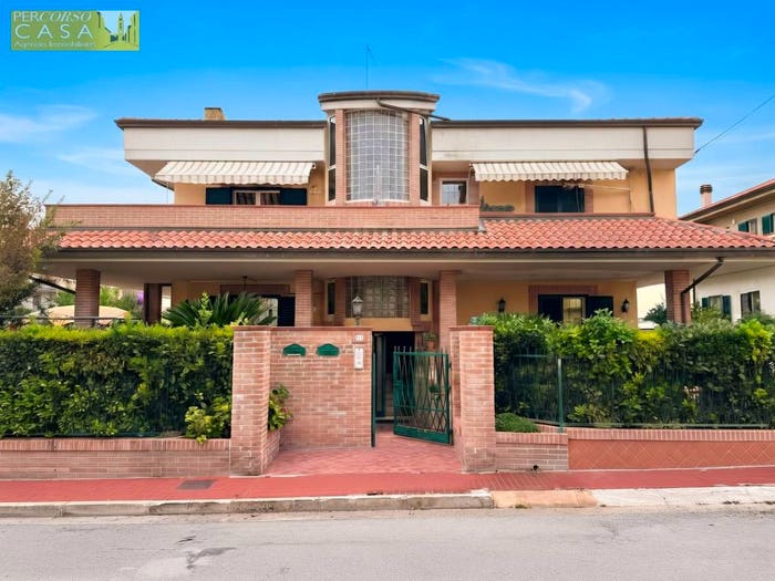 Appartamento con 6 locali in vendita in Via Filetto, Colleranesco, Giulianova