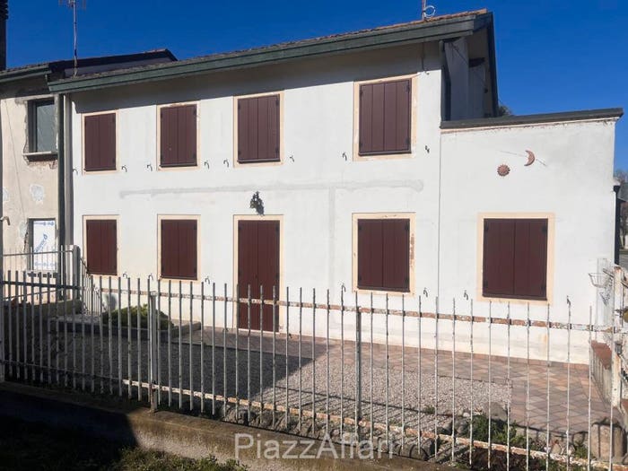 Casa trilocale in vendita in Via Cesare Balbo, Centro, Candiana