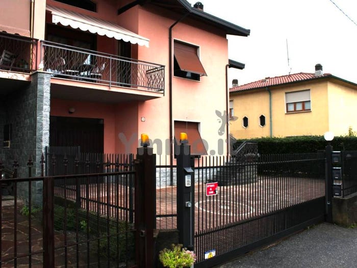 Appartamento quadrilocale in vendita in Via Trento, Centro, Biandronno