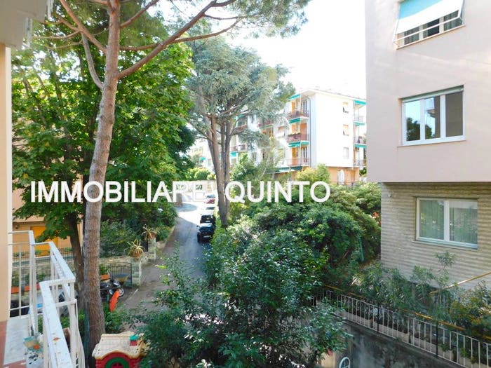 Appartamento quadrilocale in vendita in Via Nicola Fabrizi, Quarto, Genova